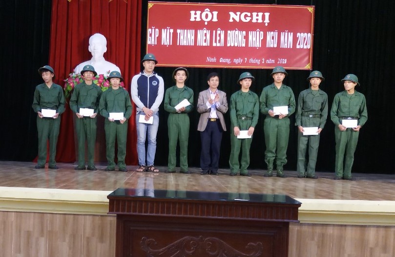 Xã Ninh Giang gặp mặt 10 thanh niên lên đường nhập ngũ năm 2020