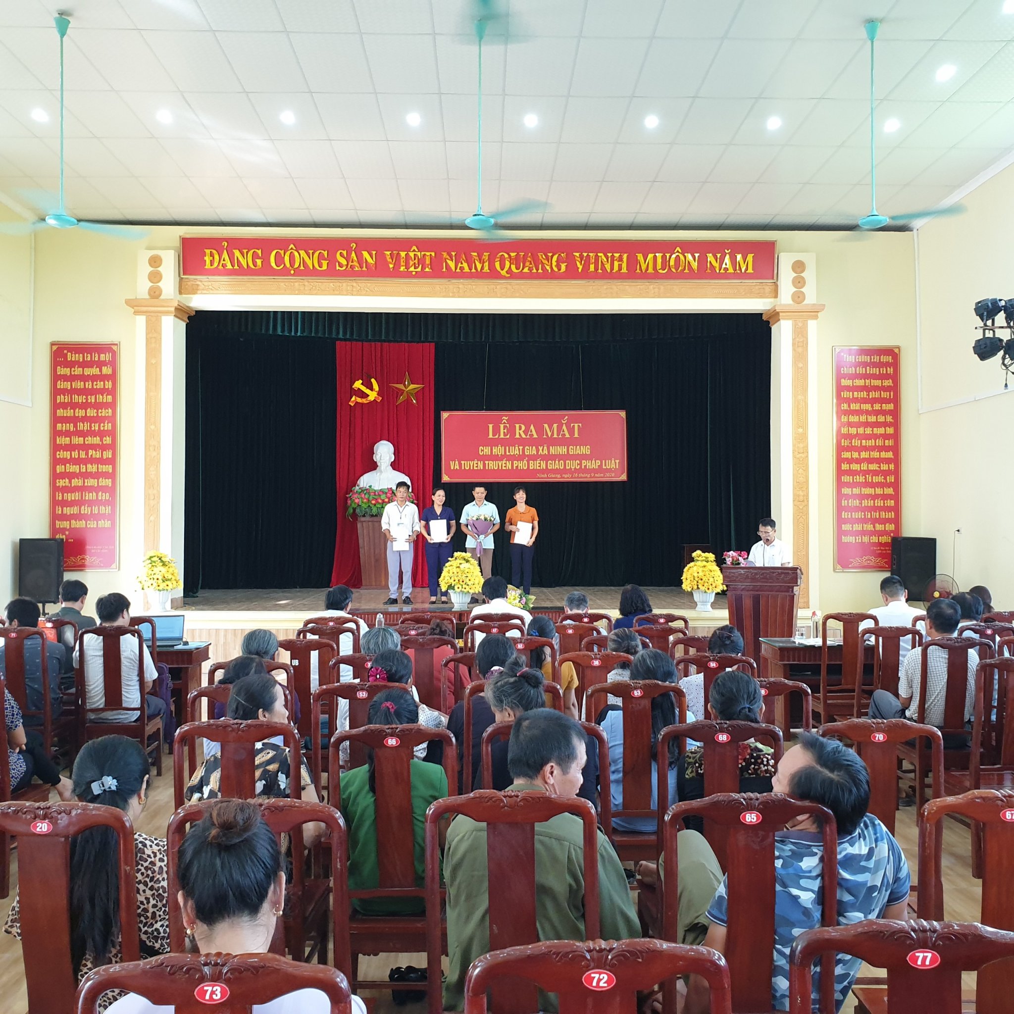 Lễ ra mắt chi hội Luật gia xã Ninh Giang và tuyên truyền, phổ biến pháp luật