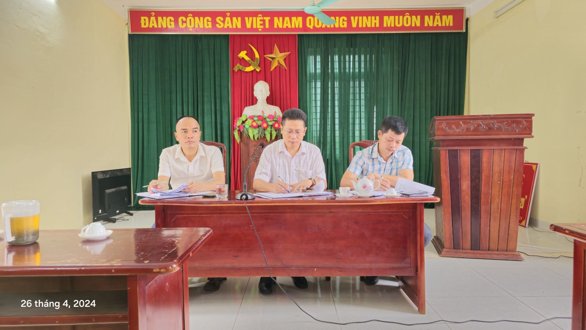 Đảng ủy xã Ninh Giang tổ chức hội nghị giao ban để đánh giá kết quả lãnh đạo thực hiện nhiệm vụ tháng 4 và triển khai nhiệm vụ trọng tâm công tác tháng 5 năm 2024
